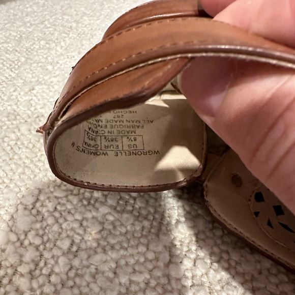 Guess Tan Heels - Picture 3 of 4